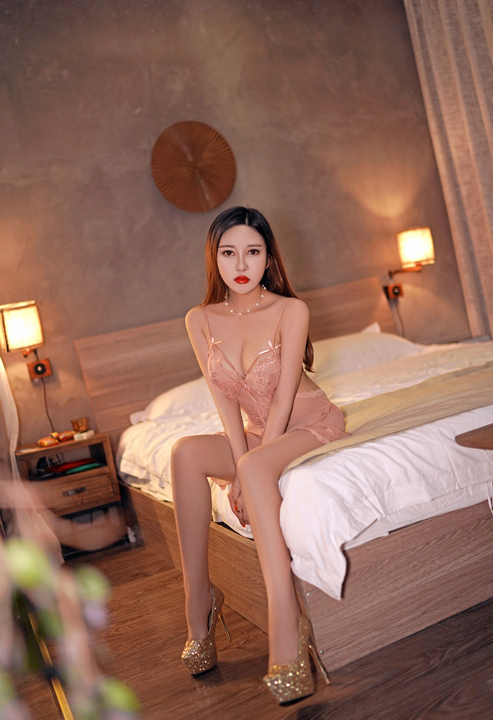 李梓熙双乳巍然高耸美腿光滑细腻