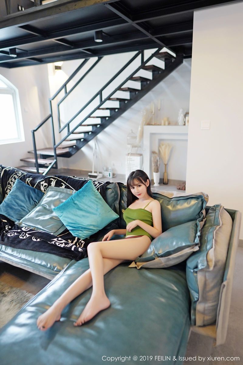 嗲囡囡性感女神Miki米雪儿清甜颜值透视装情趣装扮可人写真