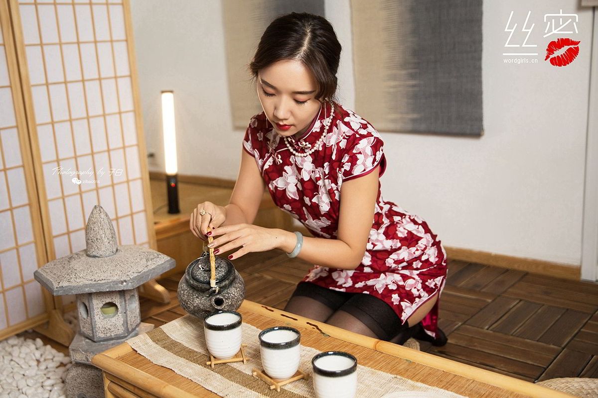 头条女神美女模特乔静黑丝美腿军阀姨太太旗袍装扮美图