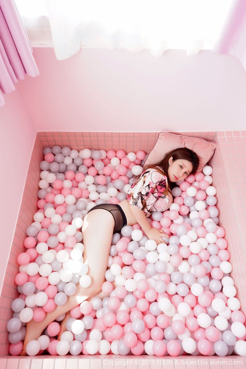 嗲囡囡性感美女李清婳白皙爆乳修长美腿清甜颜值首套写真