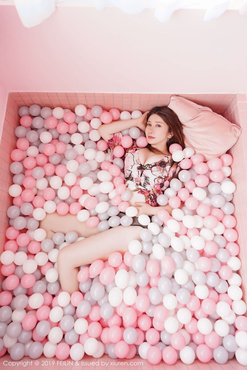 嗲囡囡性感美女李清婳白皙爆乳修长美腿清甜颜值首套写真