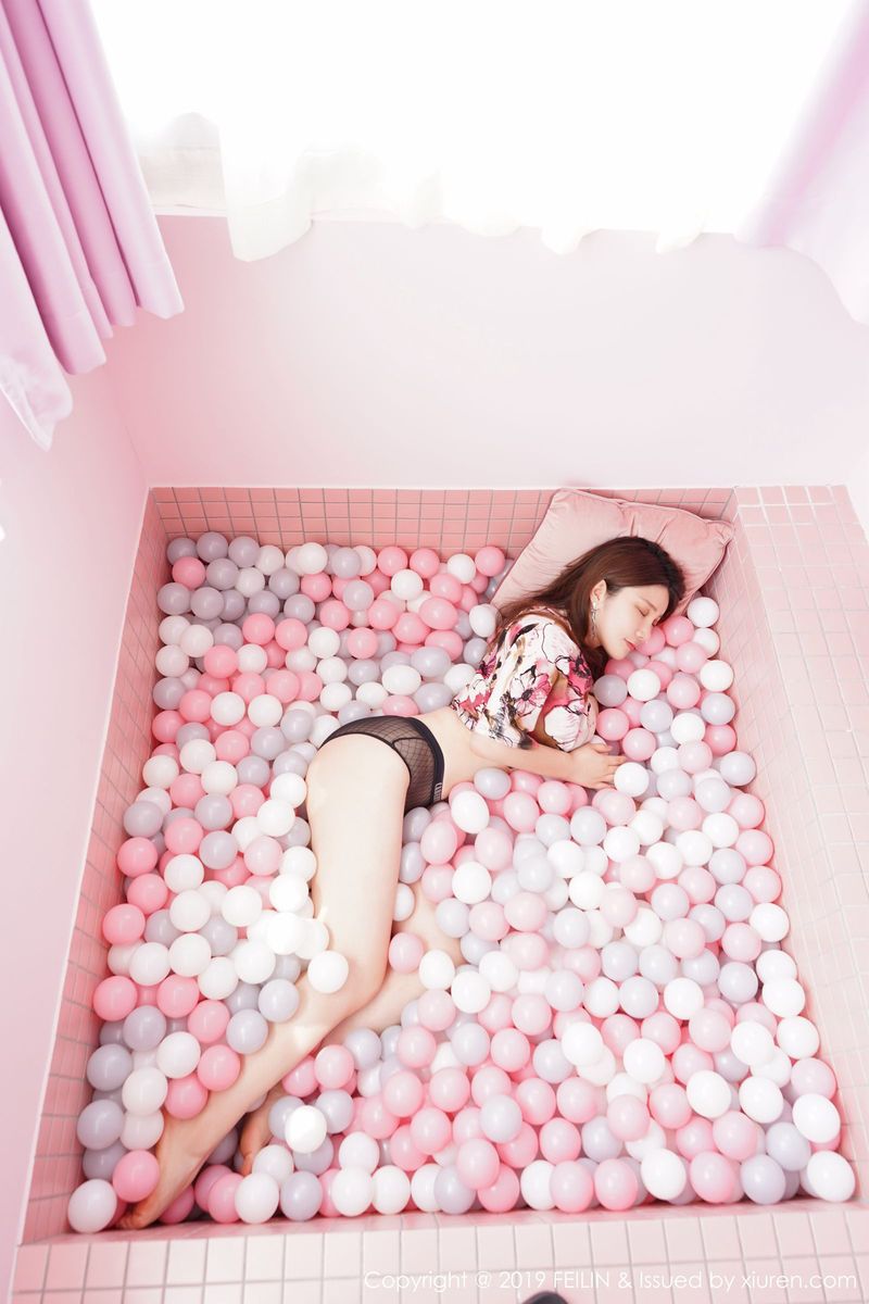 嗲囡囡性感美女李清婳白皙爆乳修长美腿清甜颜值首套写真