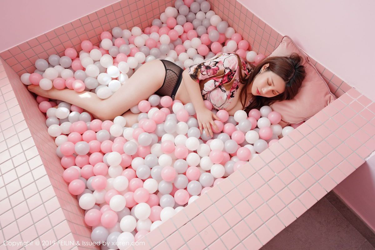 嗲囡囡性感美女李清婳白皙爆乳修长美腿清甜颜值首套写真