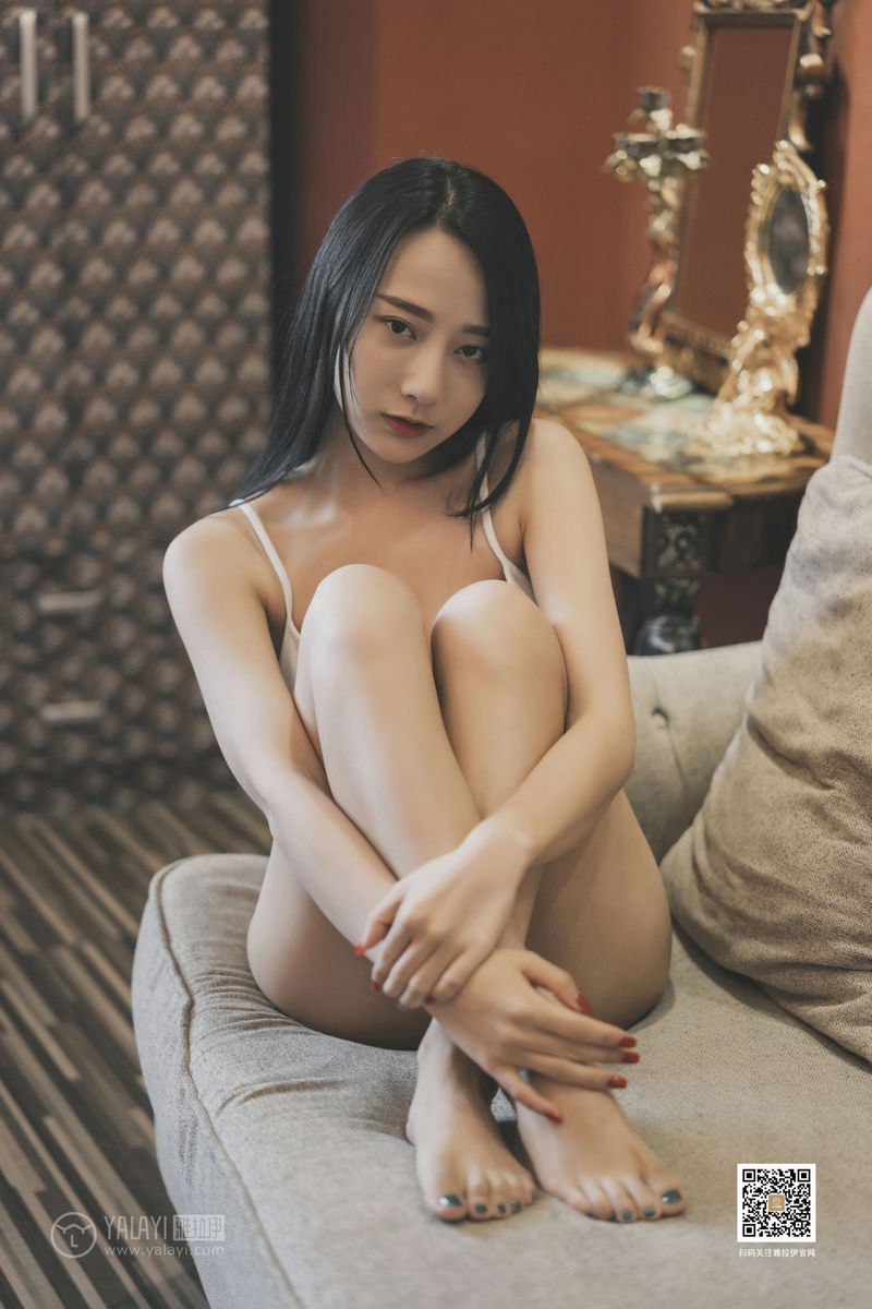 YALAYI雅拉伊美女模特何嘉颖修长美腿内衣诱惑私房照写真