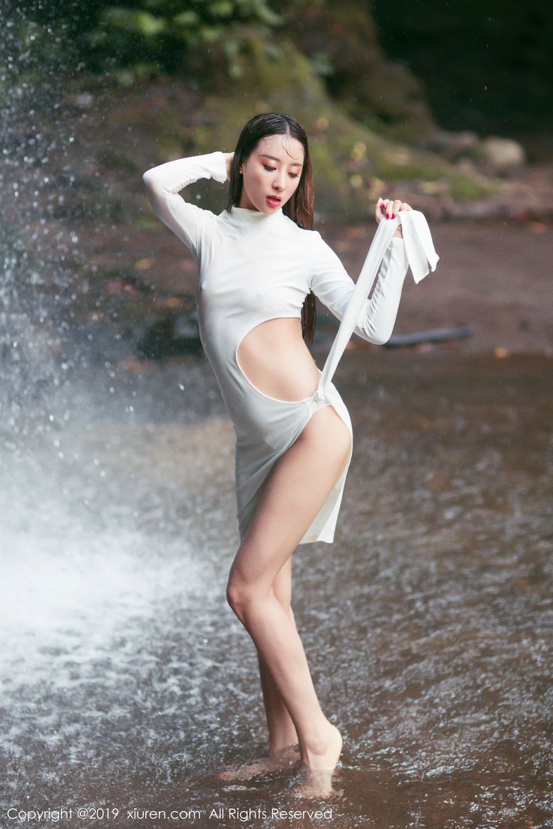 秀人网性感女神筱慧Icon户外海边沙滩内衣诱惑大尺度美图