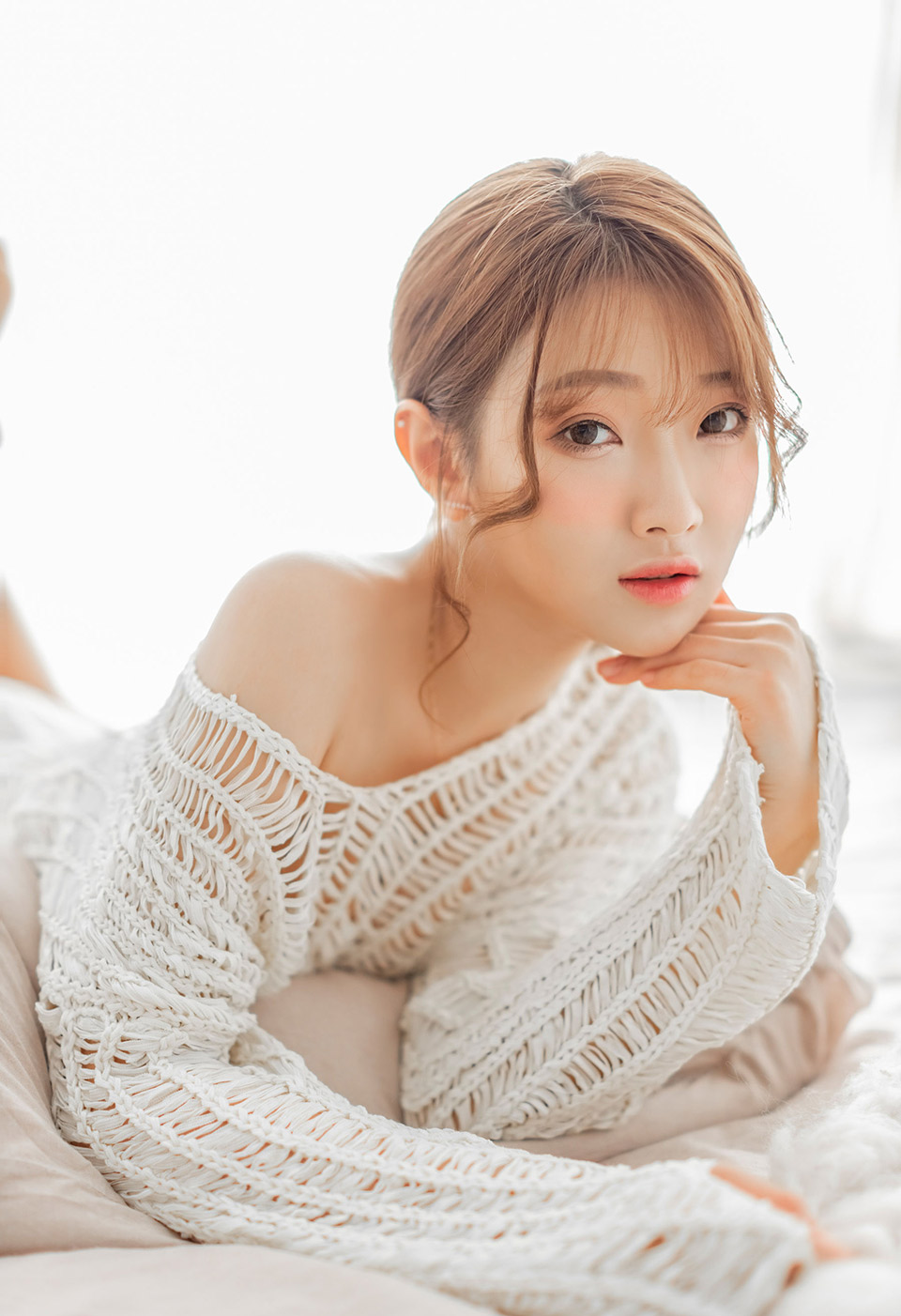 小美女宝儿细长大腿雪白美胸