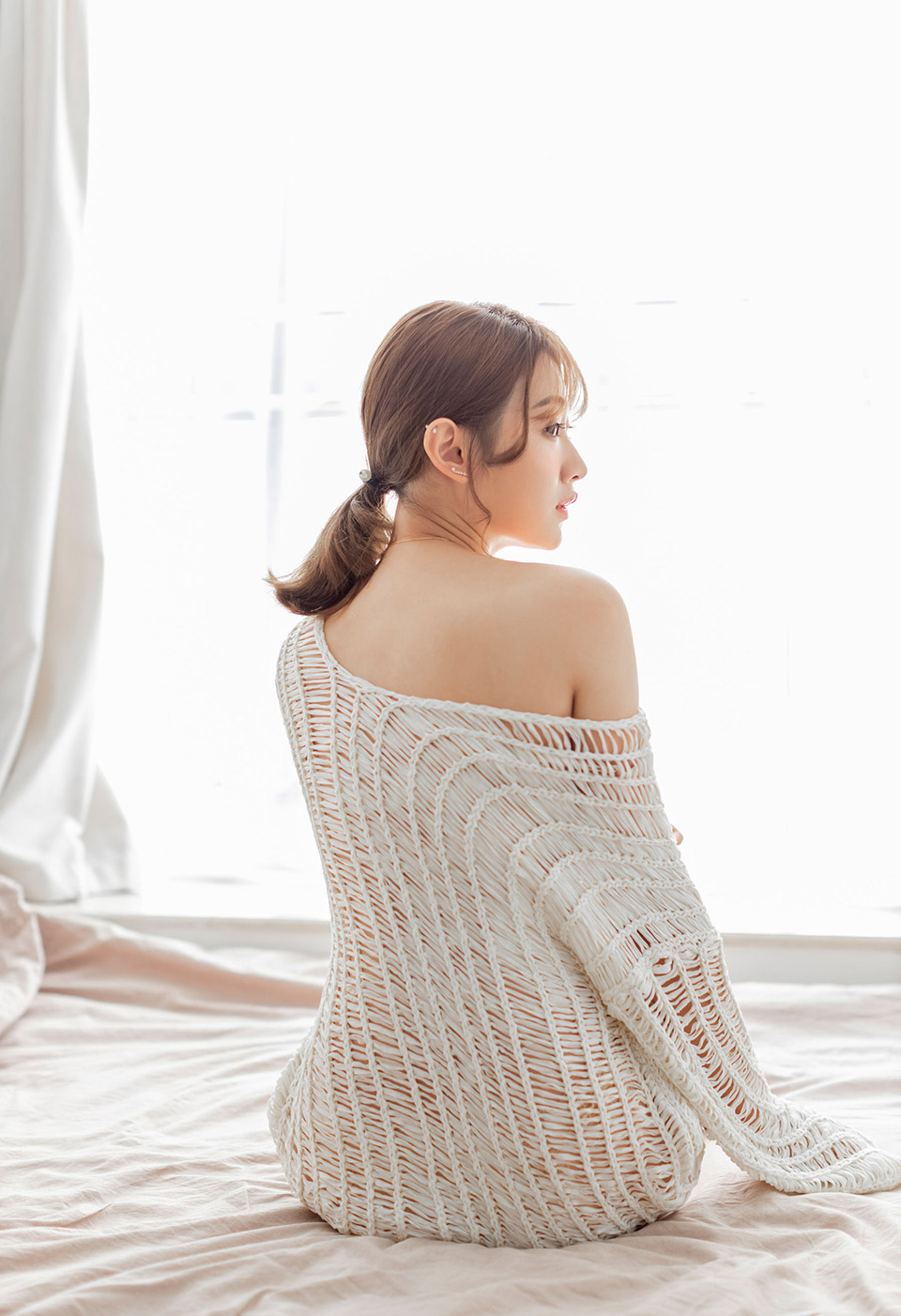 小美女宝儿细长大腿雪白美胸