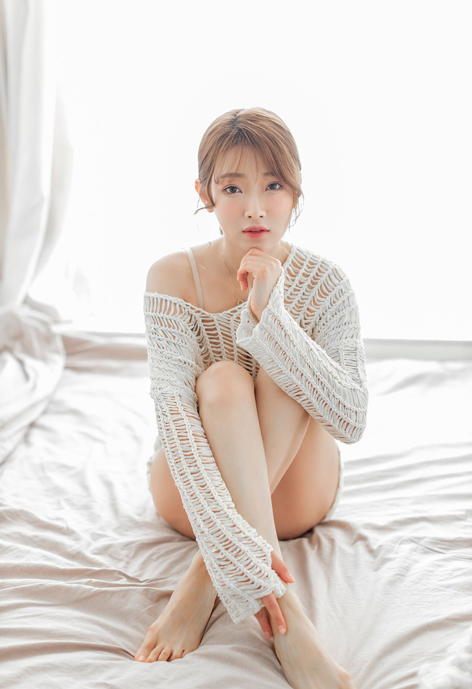 小美女宝儿细长大腿雪白美胸