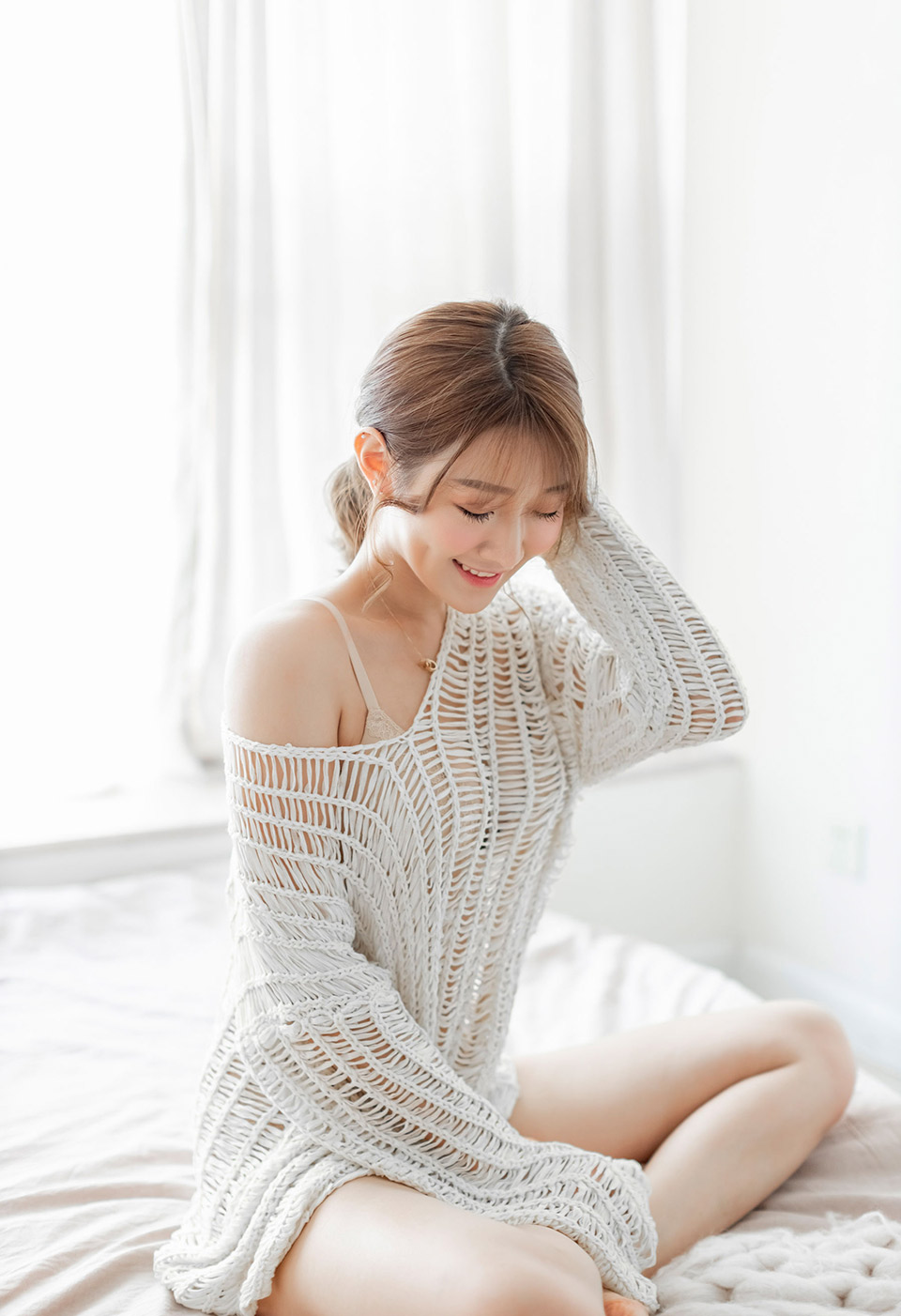 小美女宝儿细长大腿雪白美胸