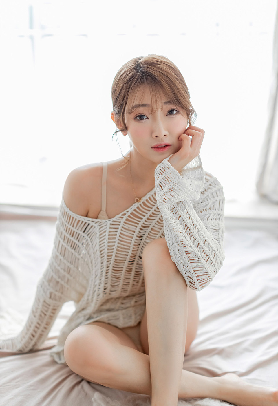 小美女宝儿细长大腿雪白美胸