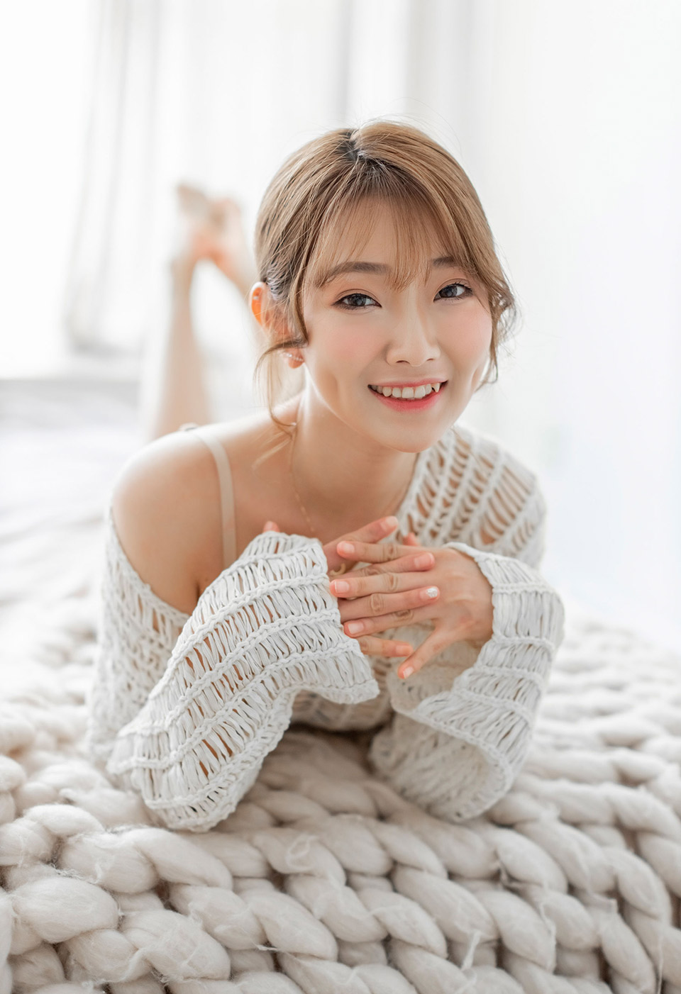 小美女宝儿细长大腿雪白美胸