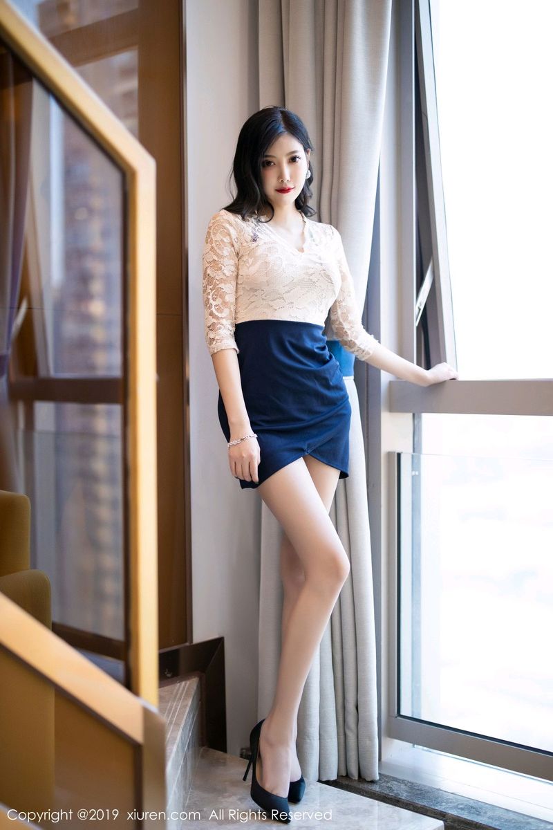 秀人网性感女神杨晨晨sugar优雅吊裙内衣&丝袜美腿完美写真