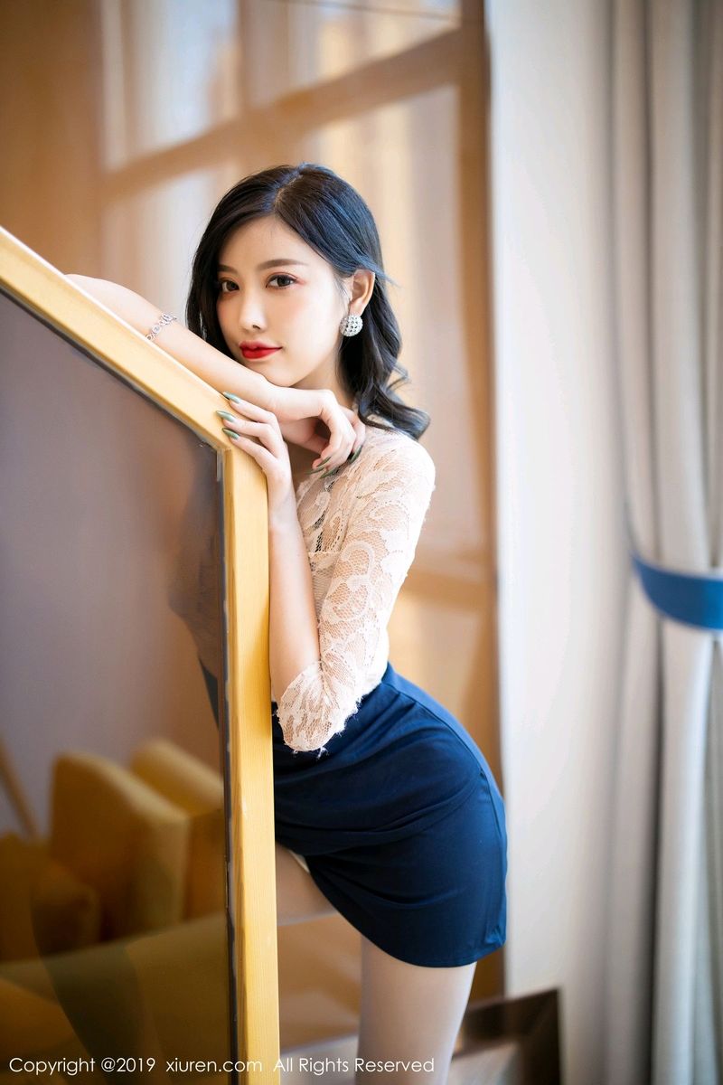 秀人网性感女神杨晨晨sugar优雅吊裙内衣&丝袜美腿完美写真