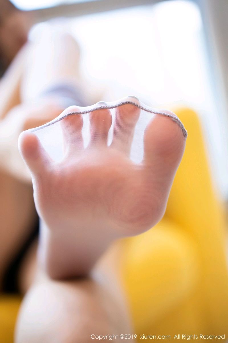 秀人网性感女神杨晨晨sugar优雅吊裙内衣&丝袜美腿完美写真