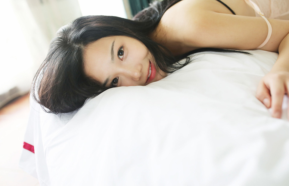 徐微微颜值与身材兼具的爆乳美女