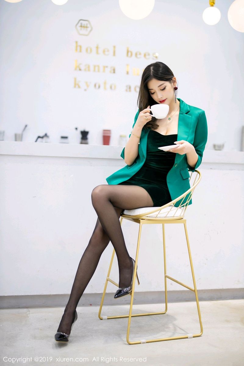 秀人网性感女神杨晨晨sugar黑丝美腿灵动销魂足量精彩美图