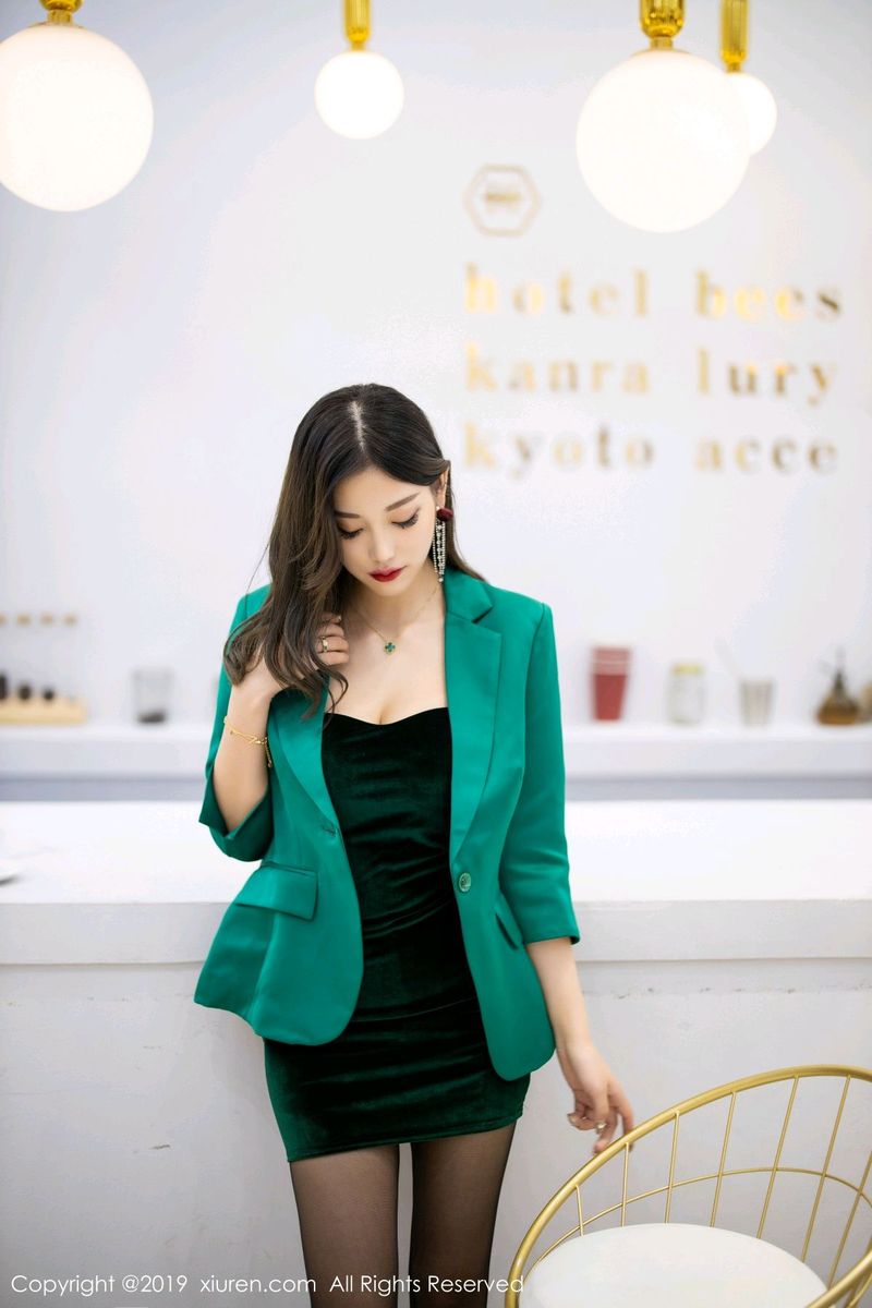 秀人网性感女神杨晨晨sugar黑丝美腿灵动销魂足量精彩美图