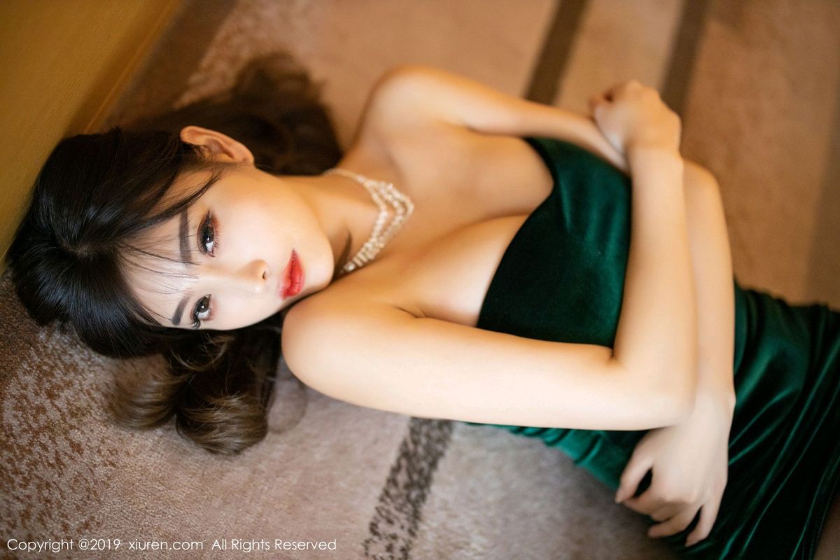 秀人网性感女神杨晨晨sugar黑丝美腿灵动销魂足量精彩美图