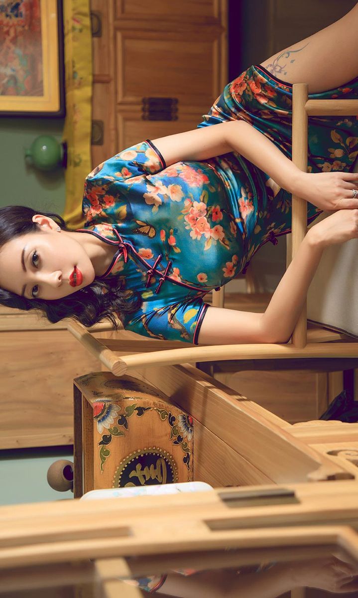 尤果网美女模特松果儿Victoria韵味旗袍火辣身材性感写真