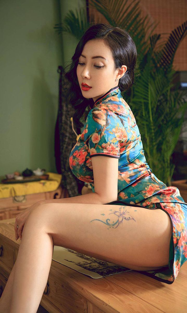 尤果网美女模特松果儿Victoria韵味旗袍火辣身材性感写真