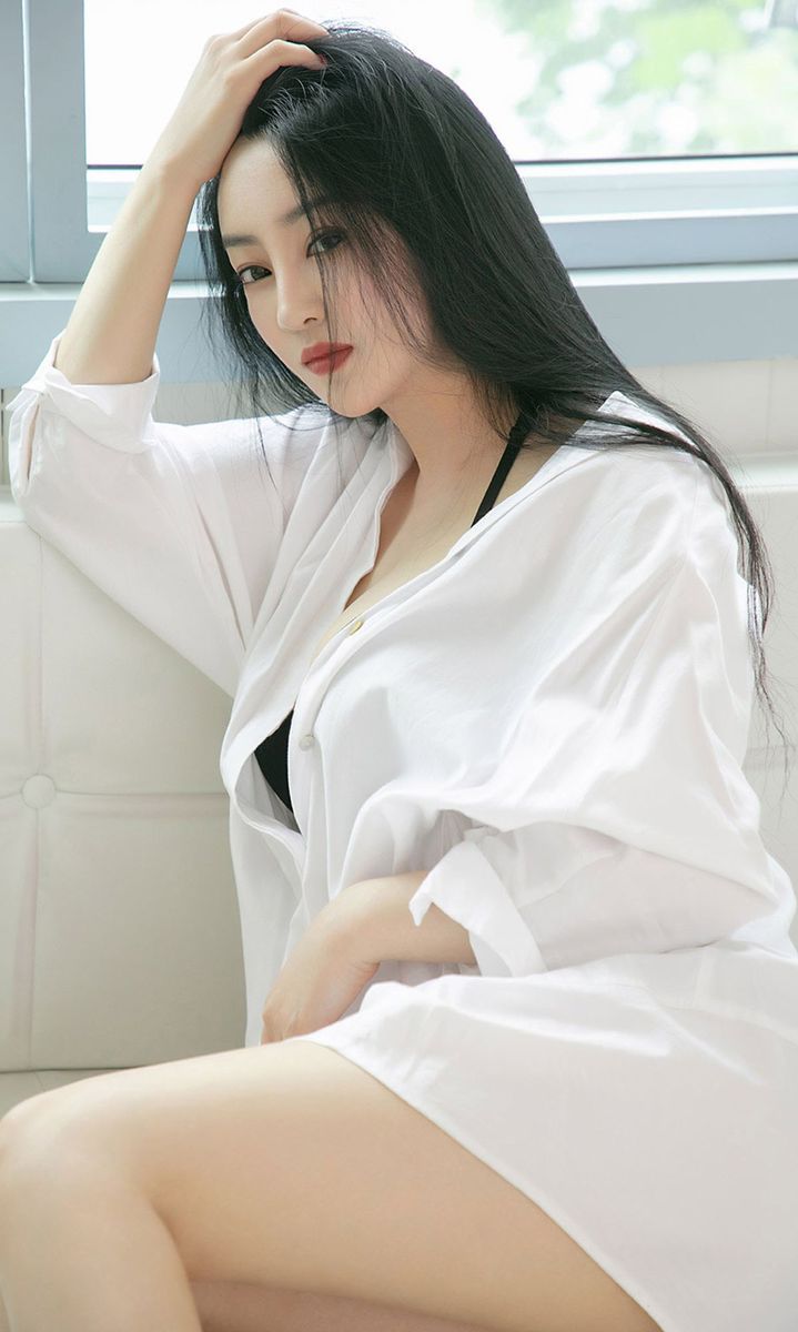 尤果网美女模特宫艺蛇皮纹比基尼白衬衫红色透视装套图