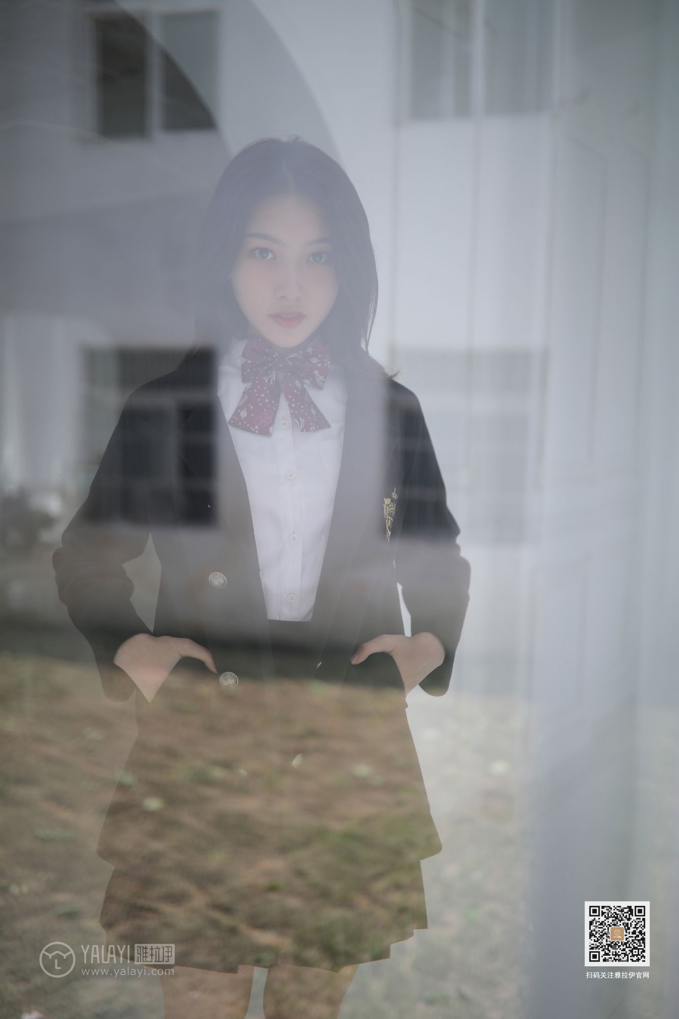 YALAYI雅拉伊性感美女白璐校服装扮修长美腿毕业季套图