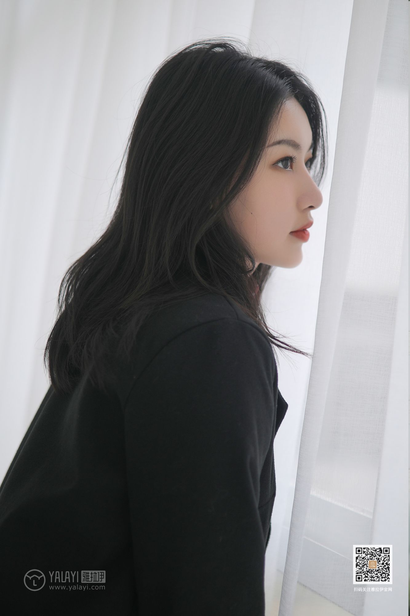 YALAYI雅拉伊性感美女白璐校服装扮修长美腿毕业季套图