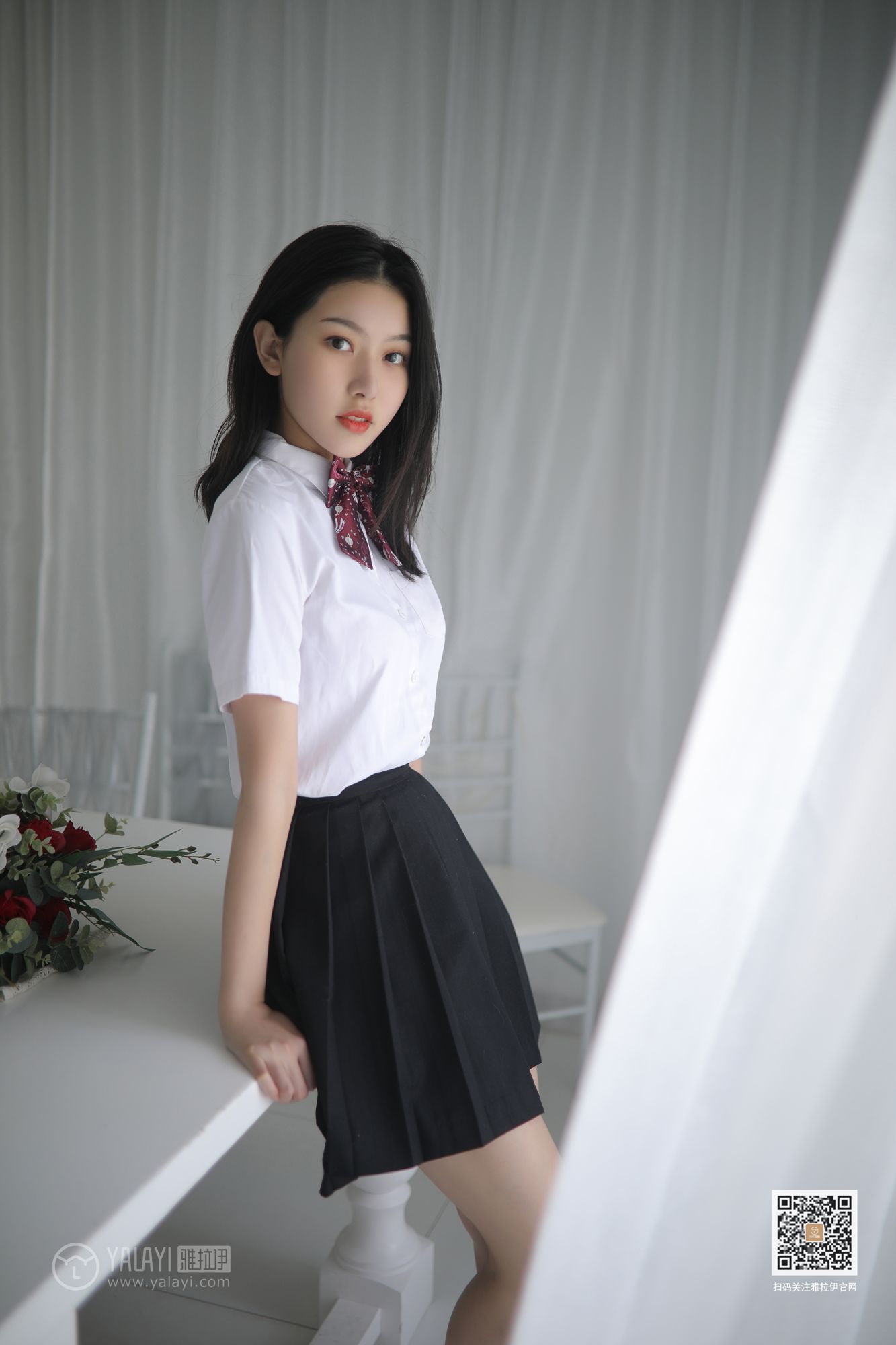 YALAYI雅拉伊性感美女白璐校服装扮修长美腿毕业季套图