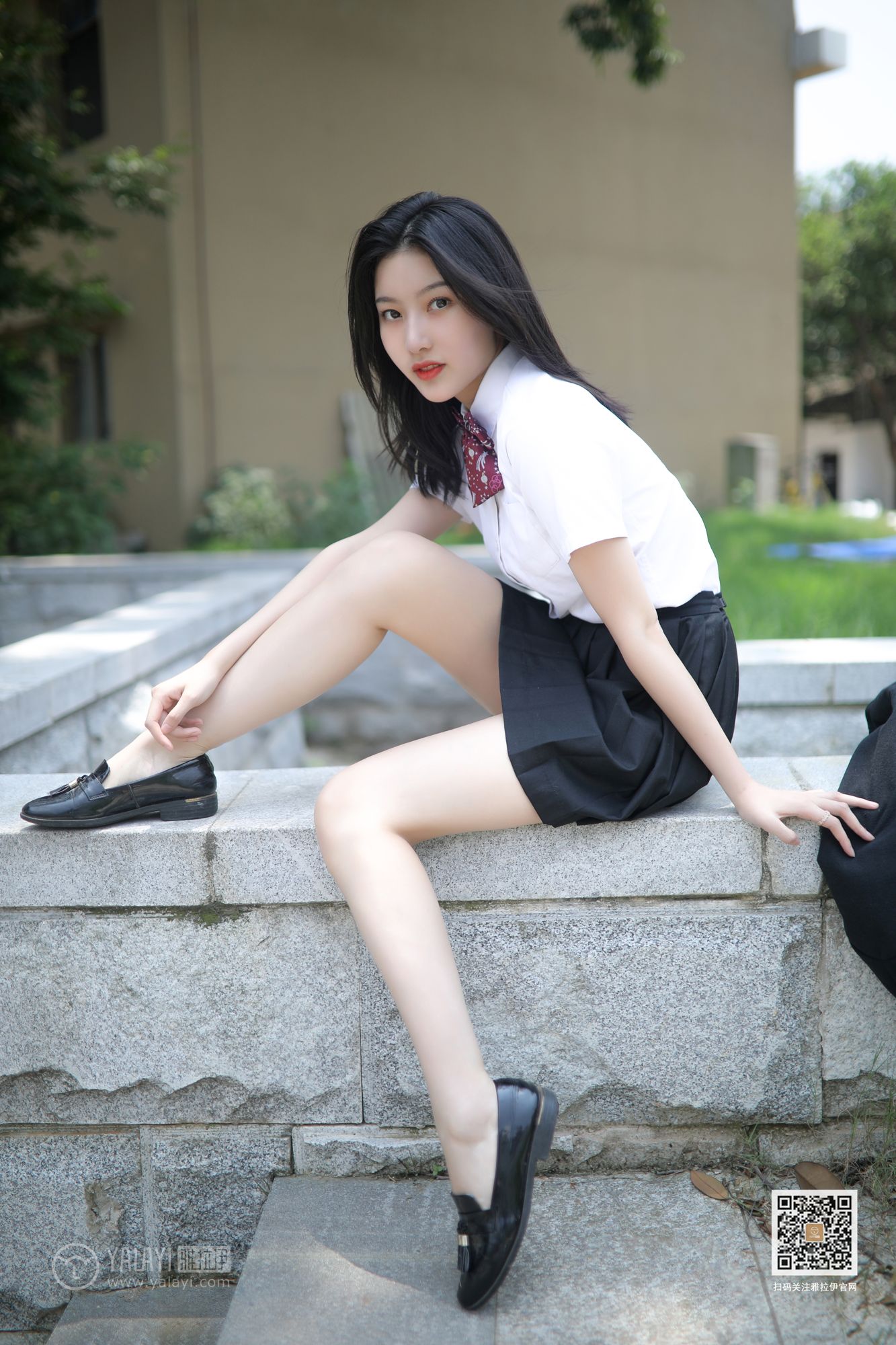 YALAYI雅拉伊性感美女白璐校服装扮修长美腿毕业季套图