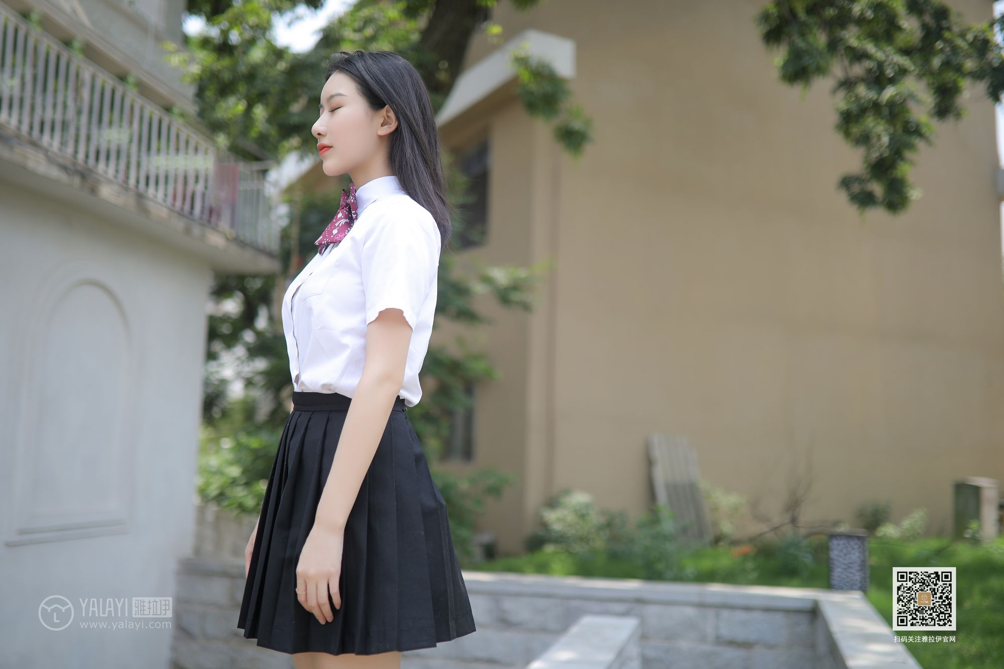 YALAYI雅拉伊性感美女白璐校服装扮修长美腿毕业季套图