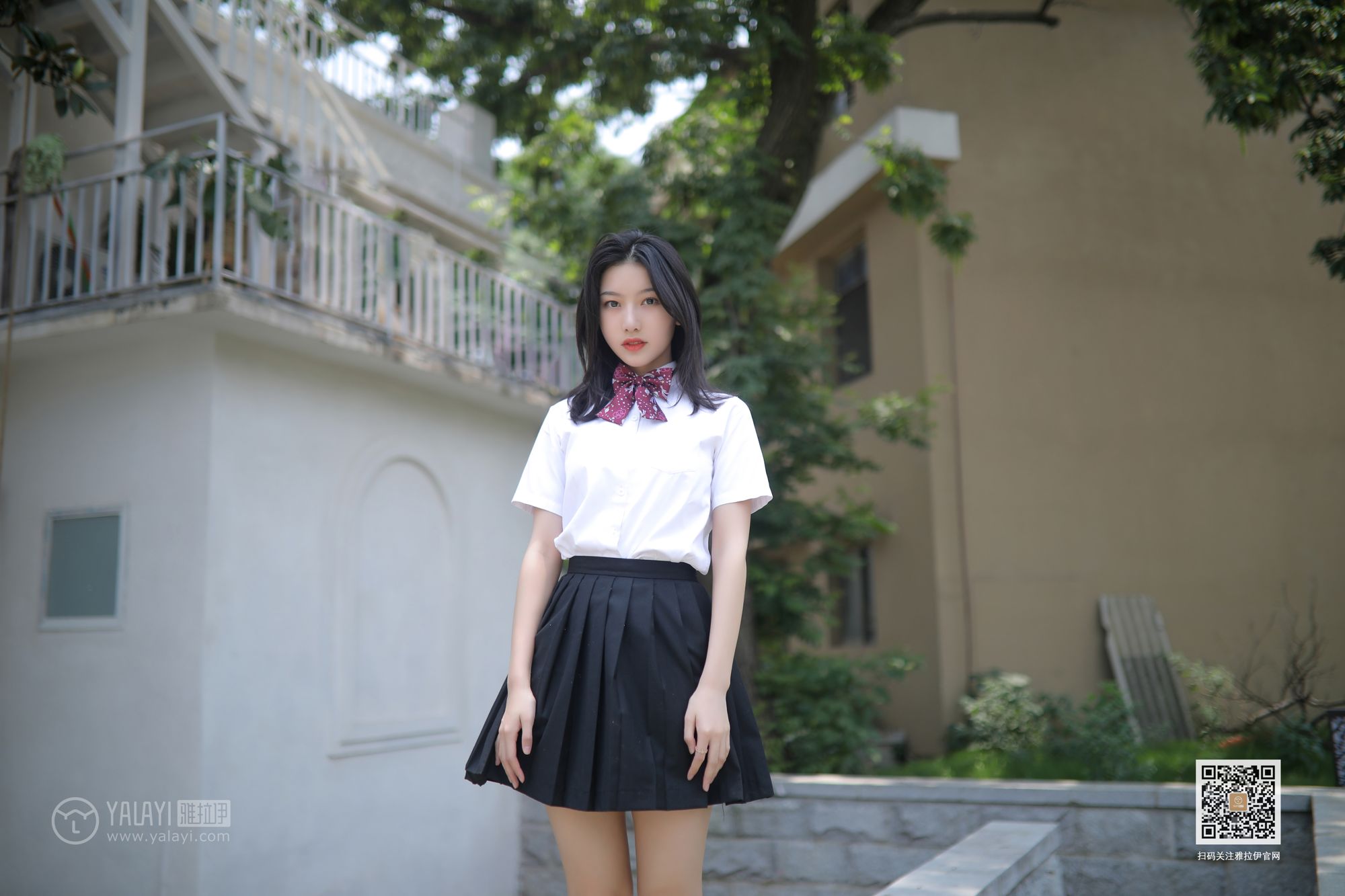 YALAYI雅拉伊性感美女白璐校服装扮修长美腿毕业季套图
