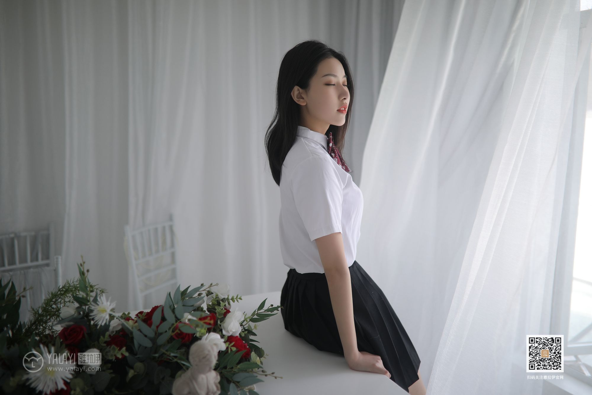 YALAYI雅拉伊性感美女白璐校服装扮修长美腿毕业季套图