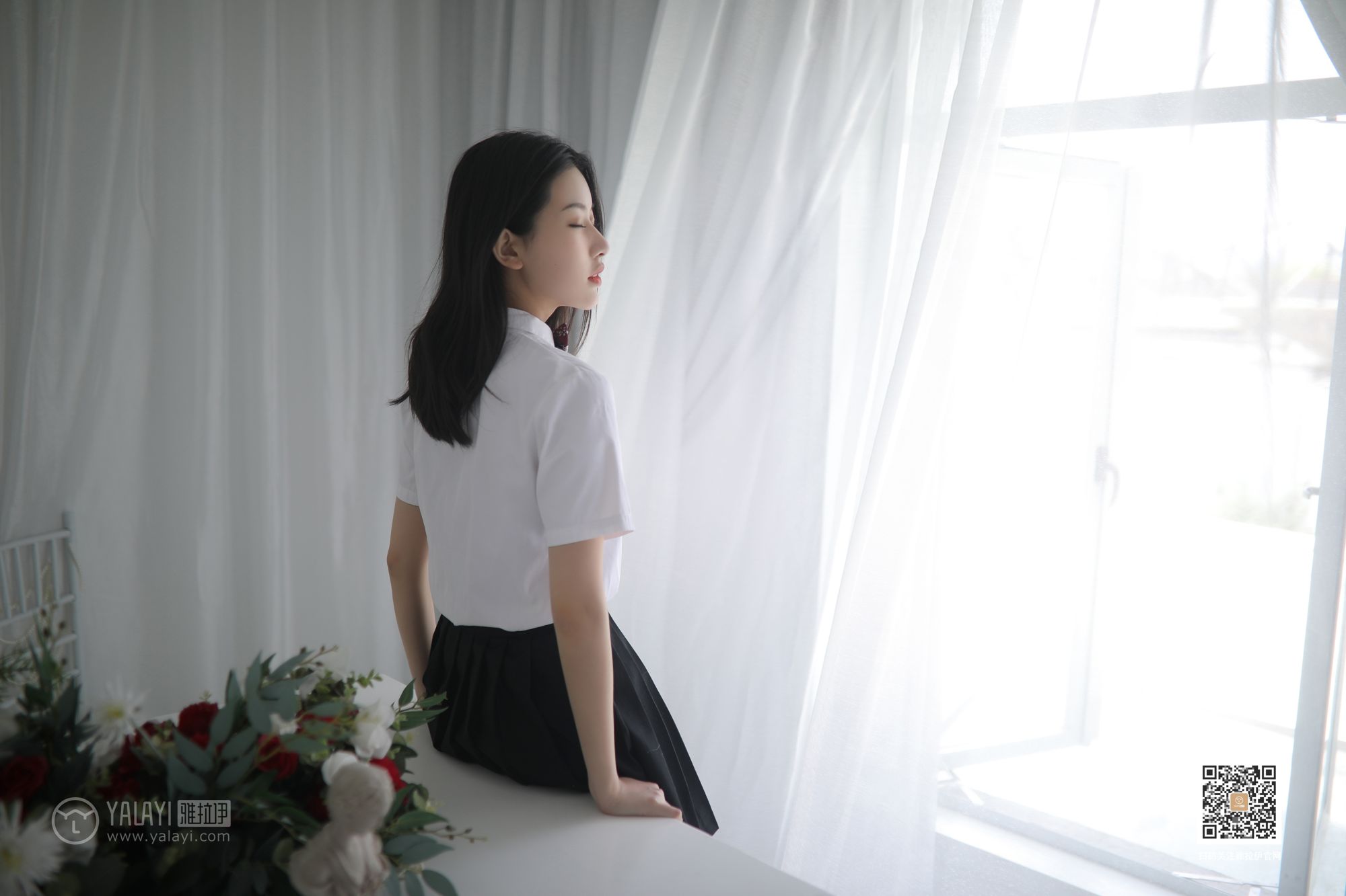 YALAYI雅拉伊性感美女白璐校服装扮修长美腿毕业季套图