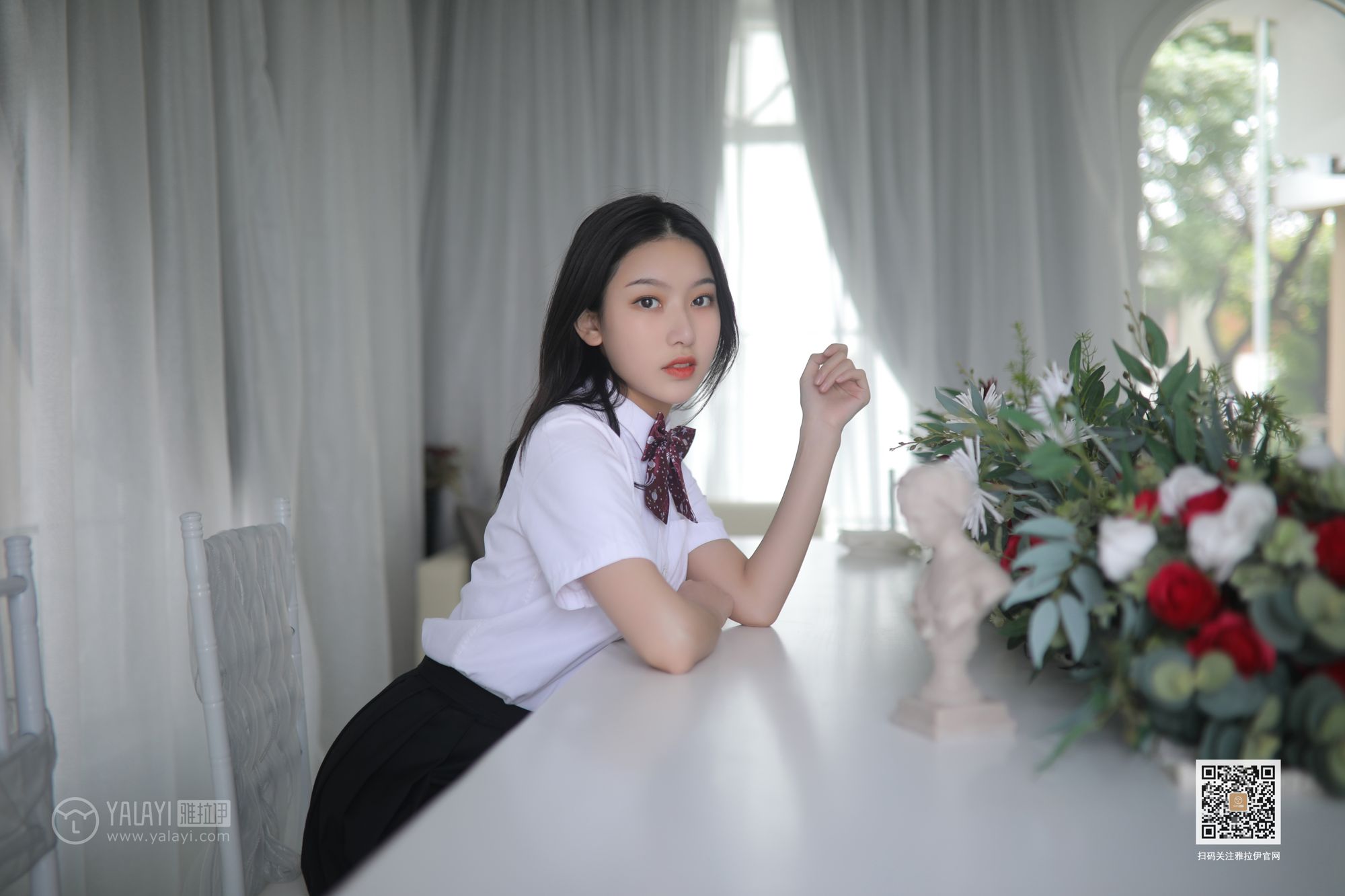 YALAYI雅拉伊性感美女白璐校服装扮修长美腿毕业季套图