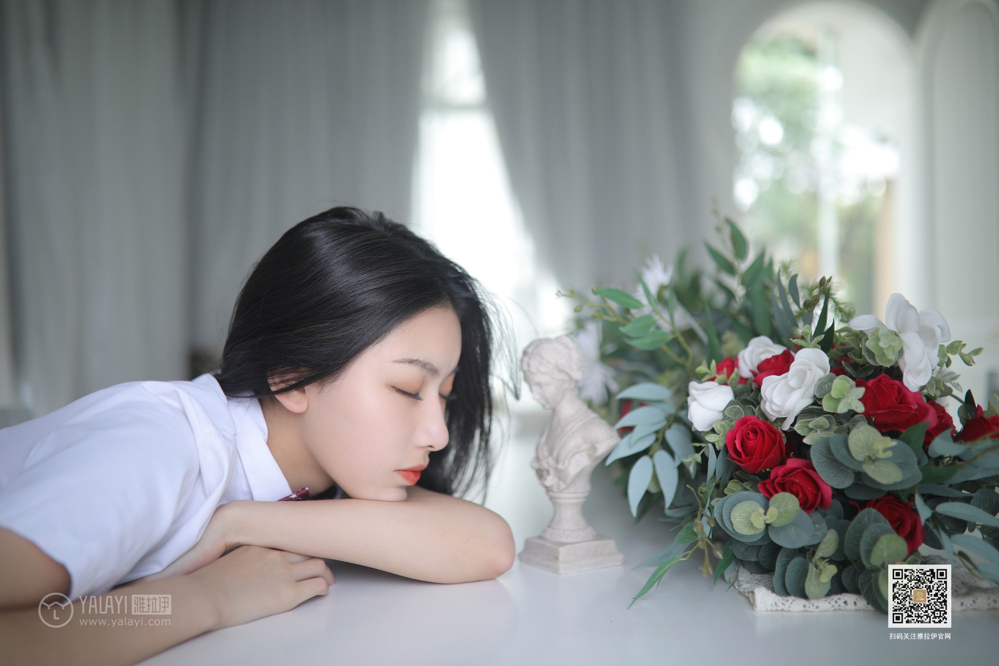 YALAYI雅拉伊性感美女白璐校服装扮修长美腿毕业季套图