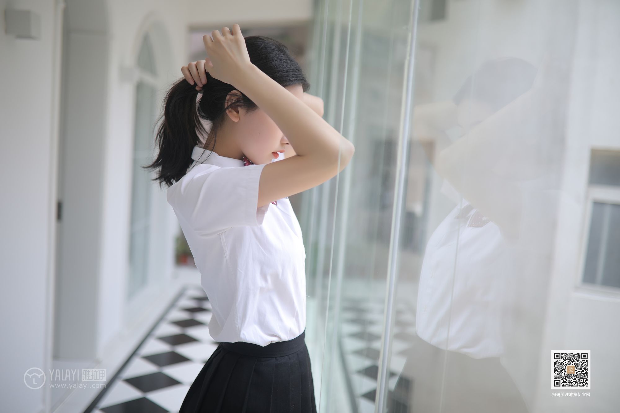 YALAYI雅拉伊性感美女白璐校服装扮修长美腿毕业季套图