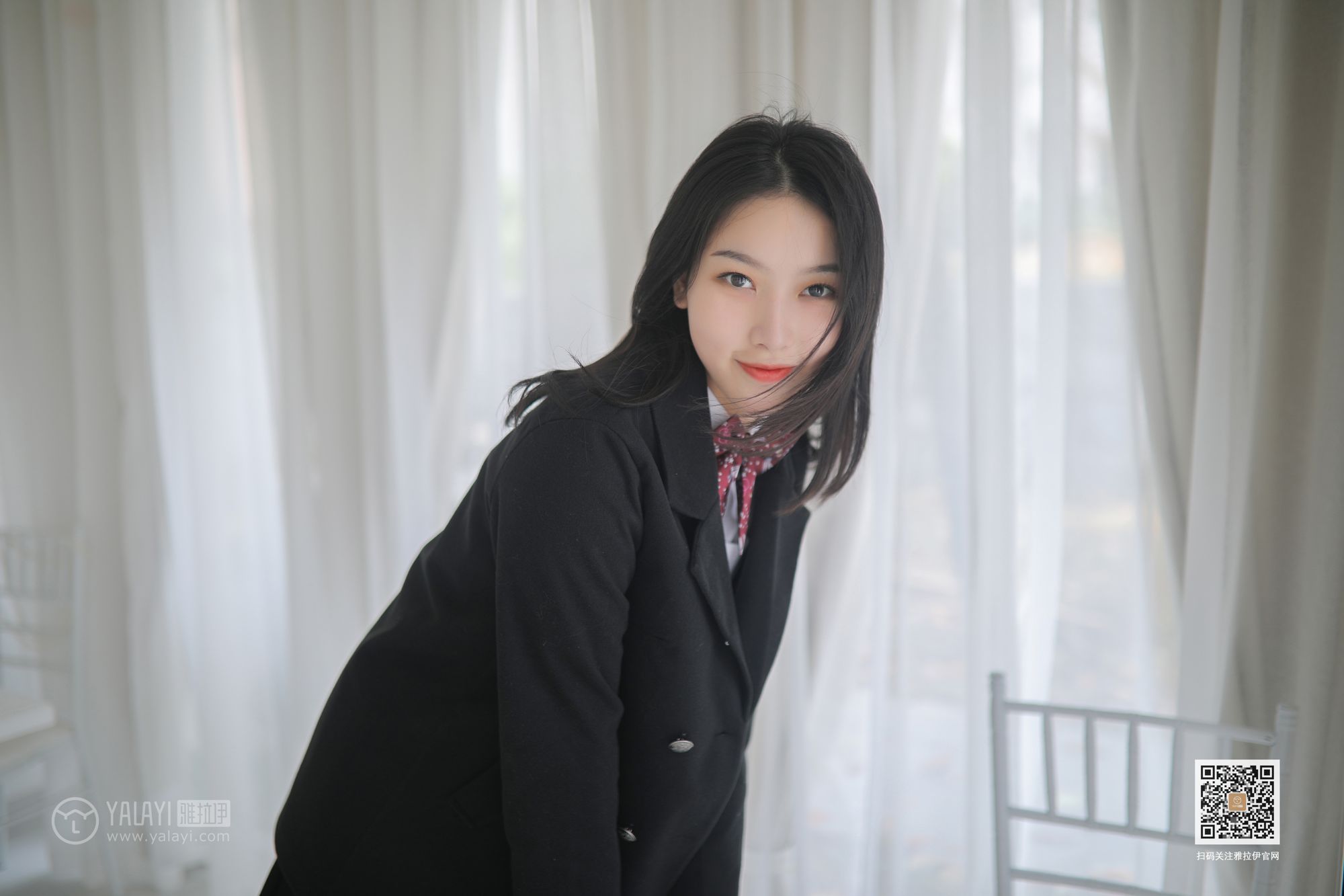 YALAYI雅拉伊性感美女白璐校服装扮修长美腿毕业季套图