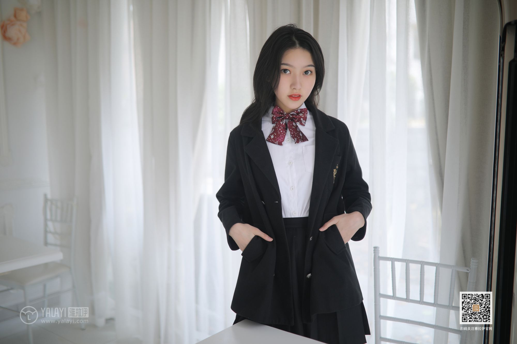 YALAYI雅拉伊性感美女白璐校服装扮修长美腿毕业季套图