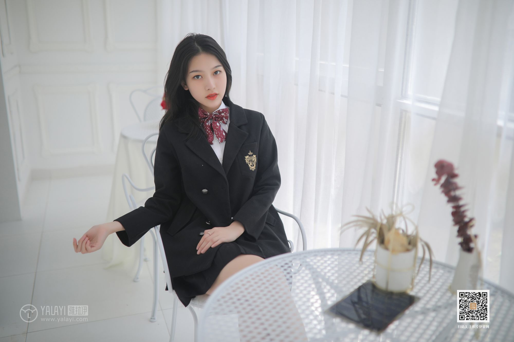 YALAYI雅拉伊性感美女白璐校服装扮修长美腿毕业季套图