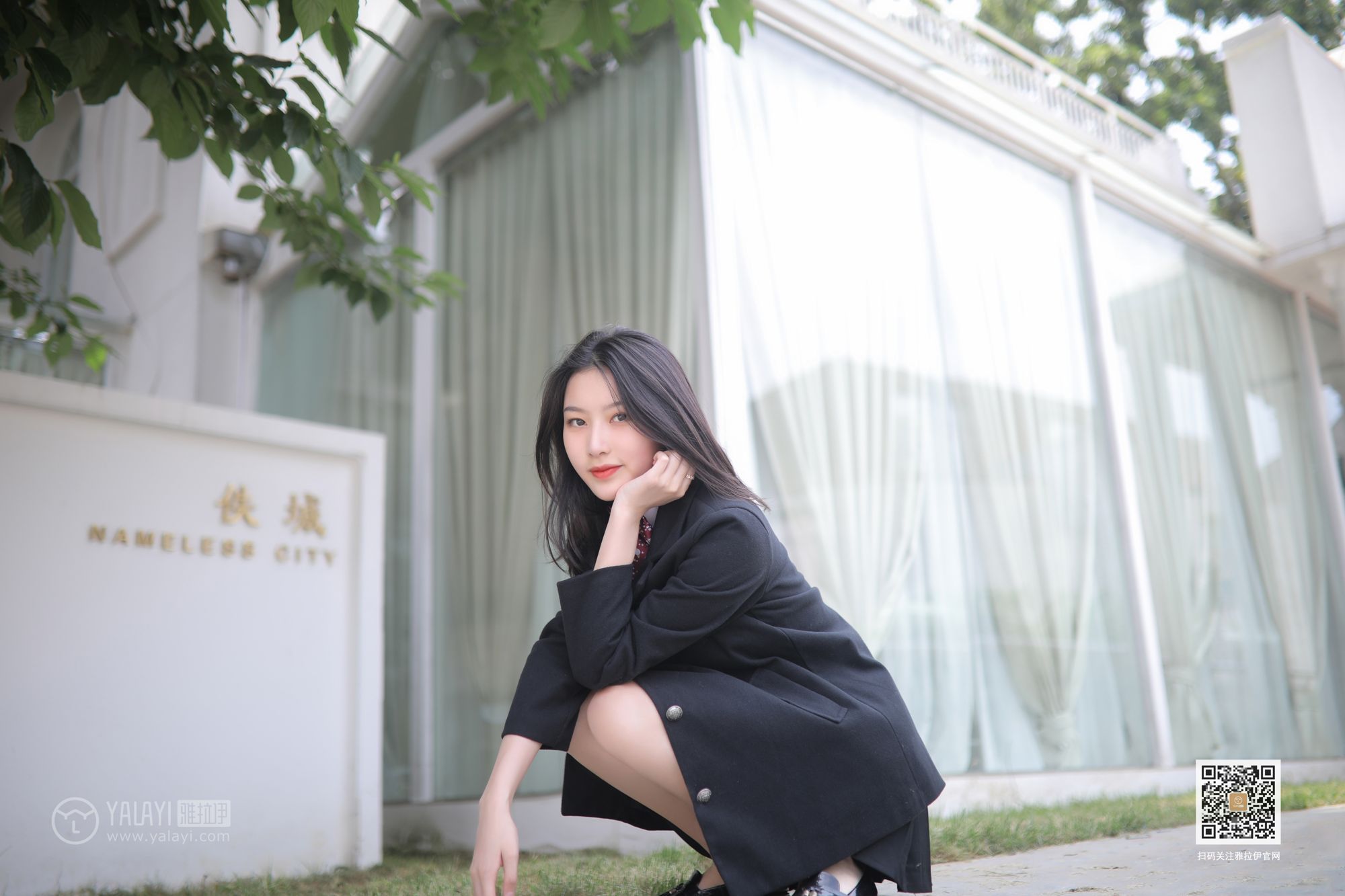 YALAYI雅拉伊性感美女白璐校服装扮修长美腿毕业季套图