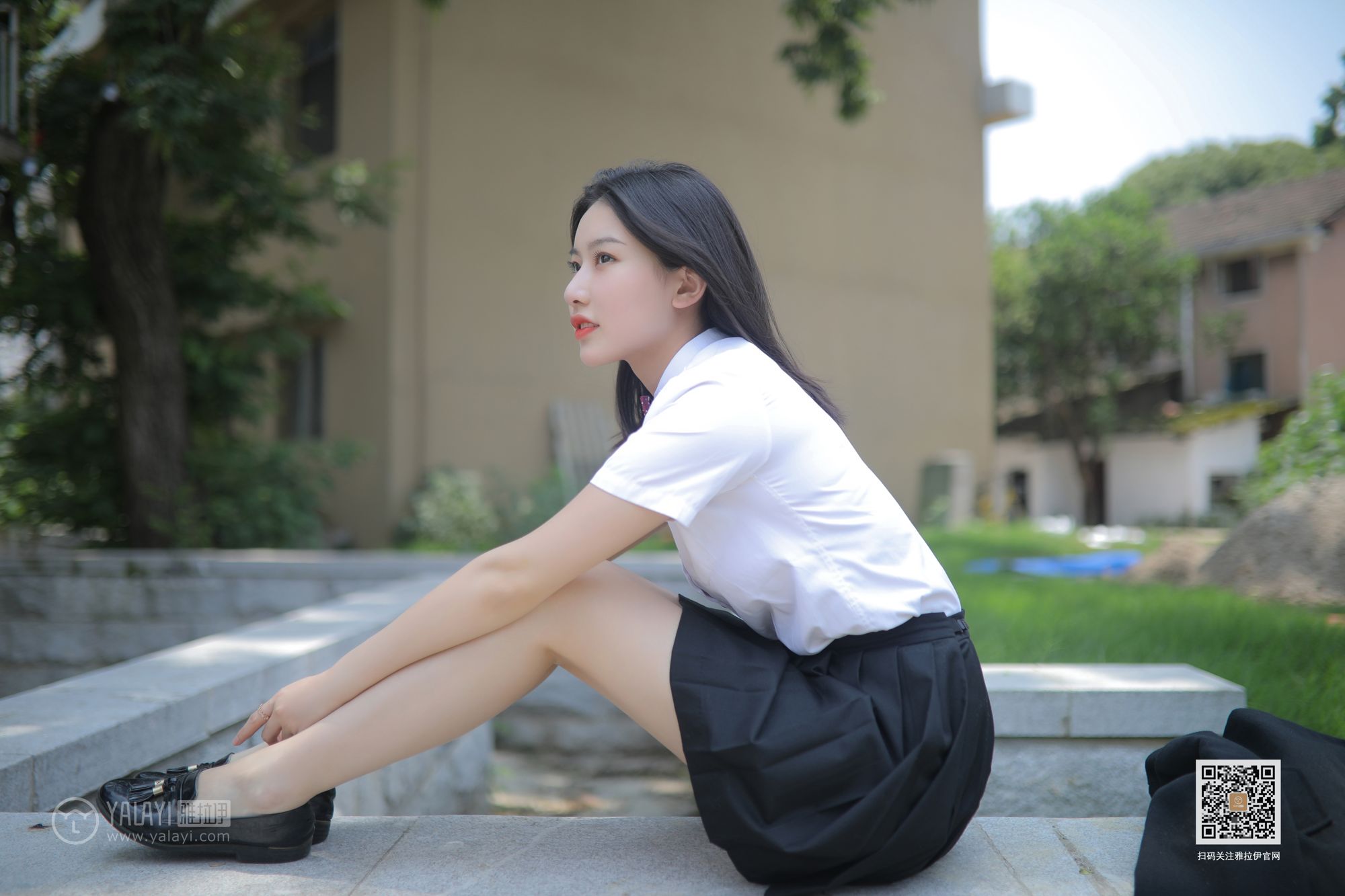 YALAYI雅拉伊性感美女白璐校服装扮修长美腿毕业季套图