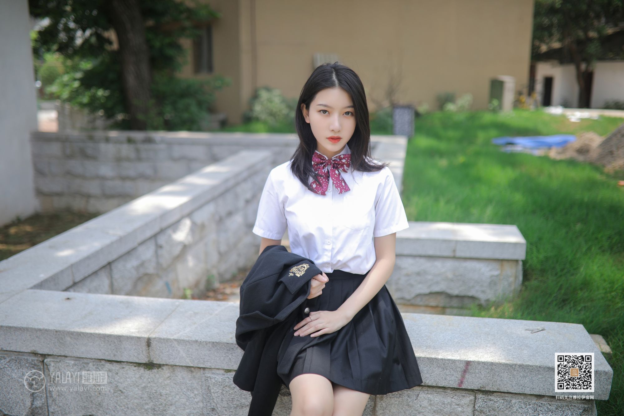 YALAYI雅拉伊性感美女白璐校服装扮修长美腿毕业季套图
