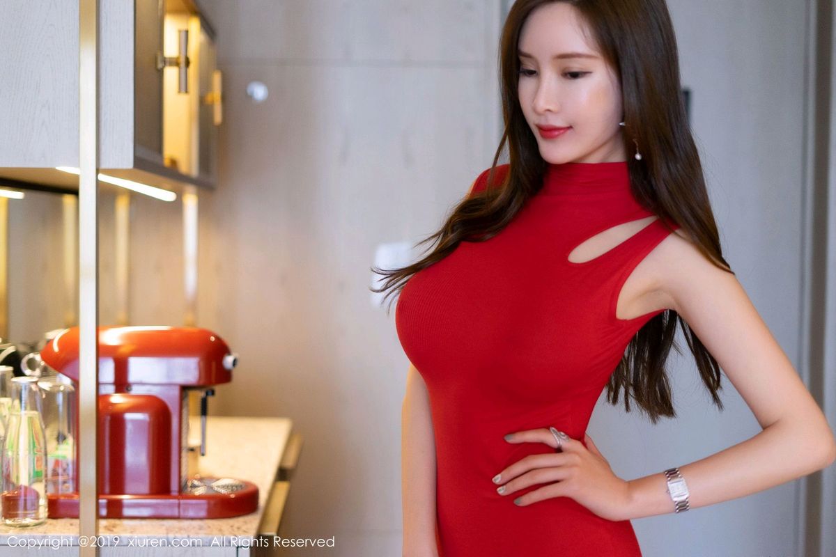 秀人网性感女神周妍希黑丝美腿惹火身段媚态十足心愿旅拍