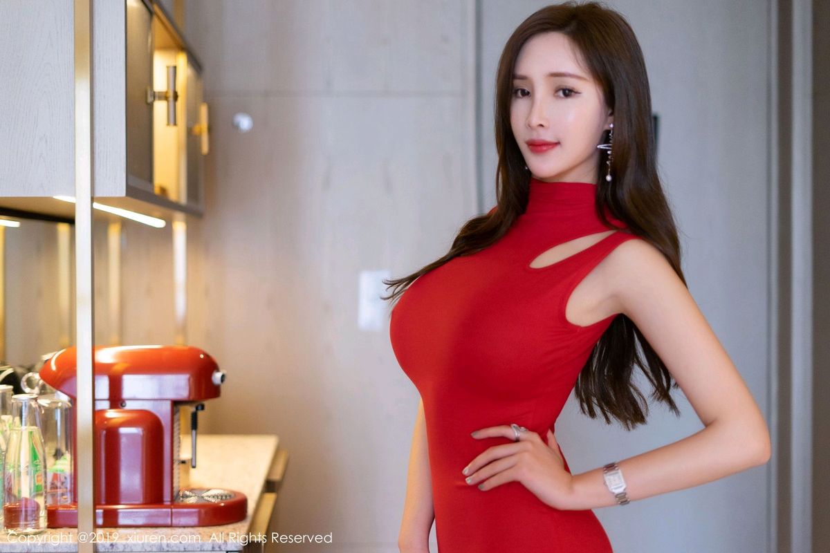 秀人网性感女神周妍希黑丝美腿惹火身段媚态十足心愿旅拍