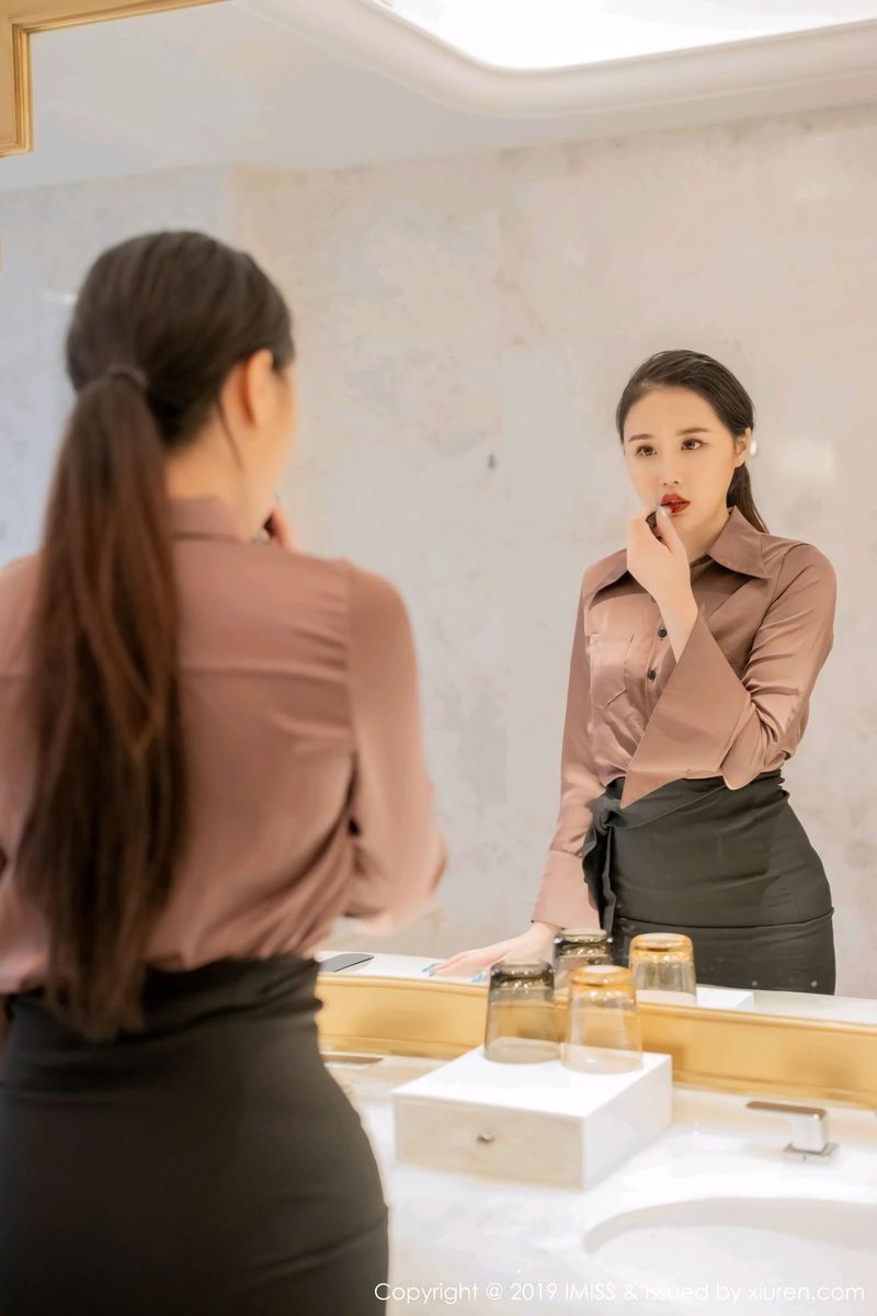 爱蜜社新人嫩模张静雅miya丝袜美腿极品身材首套性感写真