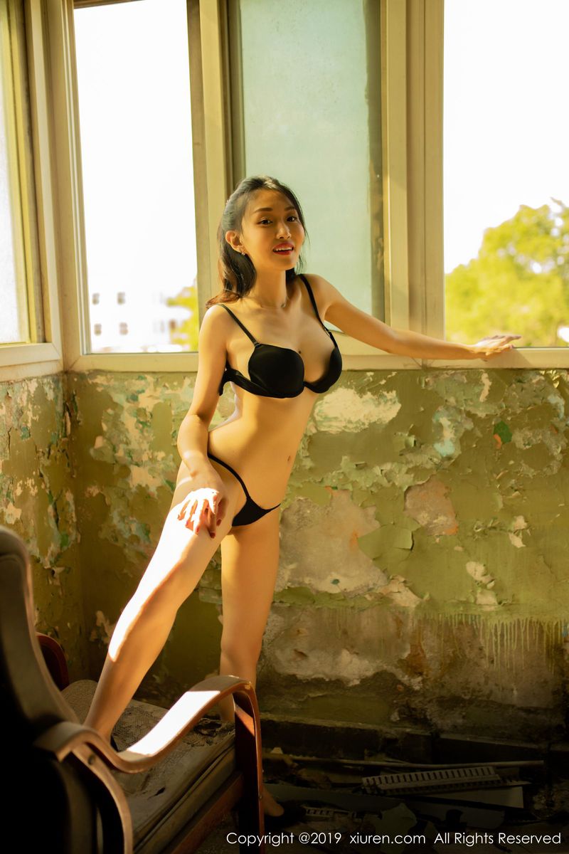 秀人网美女模特狐小妖Baby曼妙身材狂野魅惑厂房性感外拍