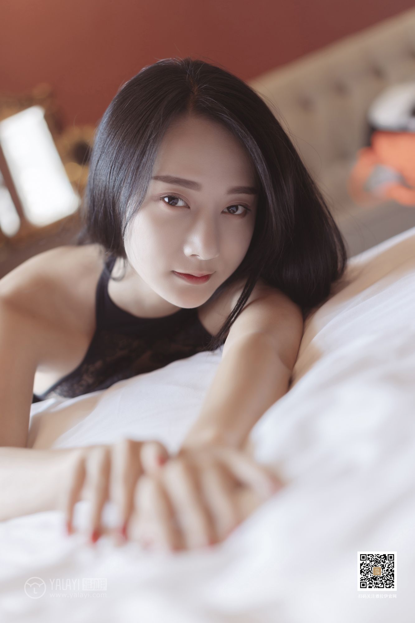 YALAYI雅拉伊美女模特何嘉颖情趣内衣眼含春水媚态风情写真