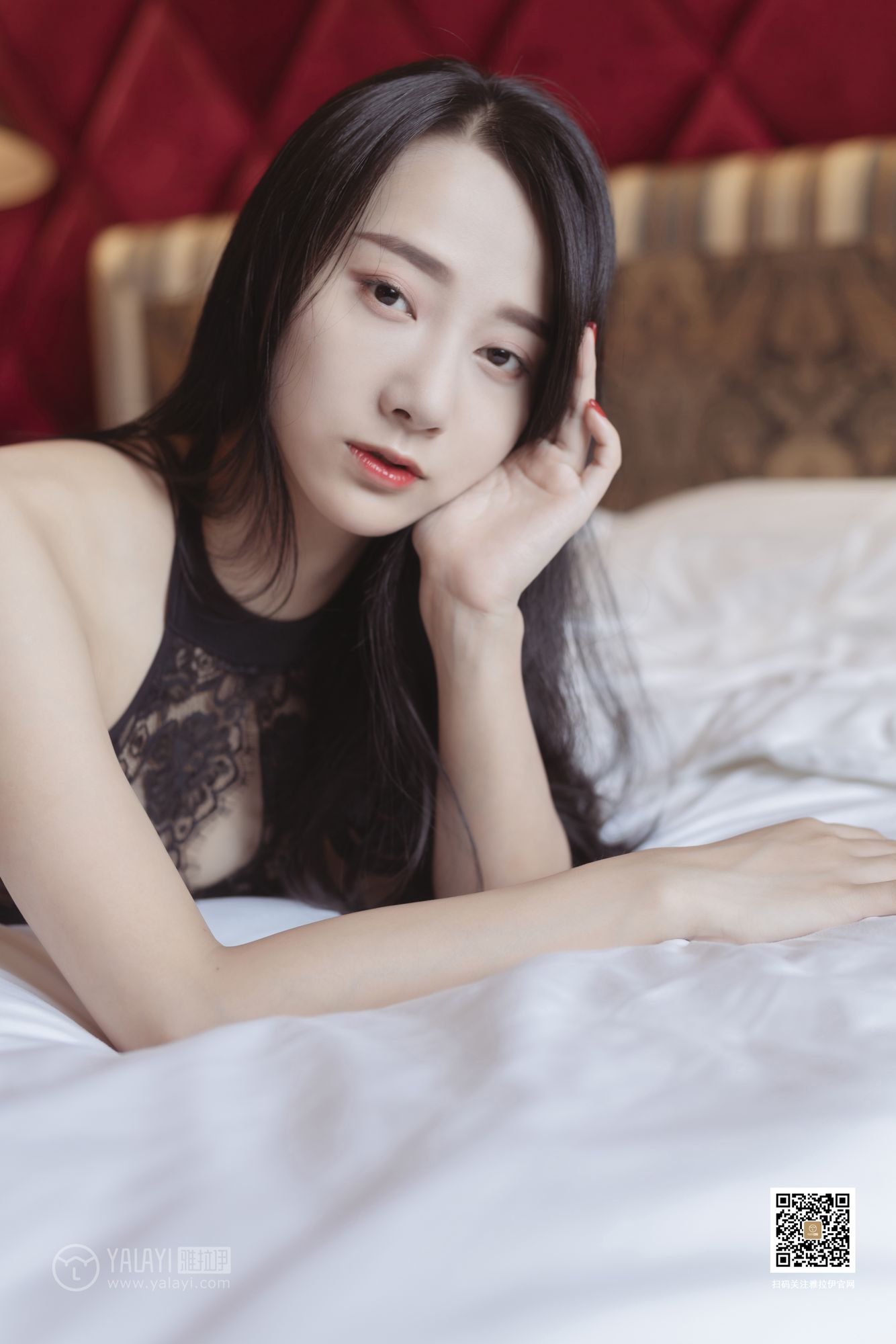YALAYI雅拉伊美女模特何嘉颖情趣内衣眼含春水媚态风情写真