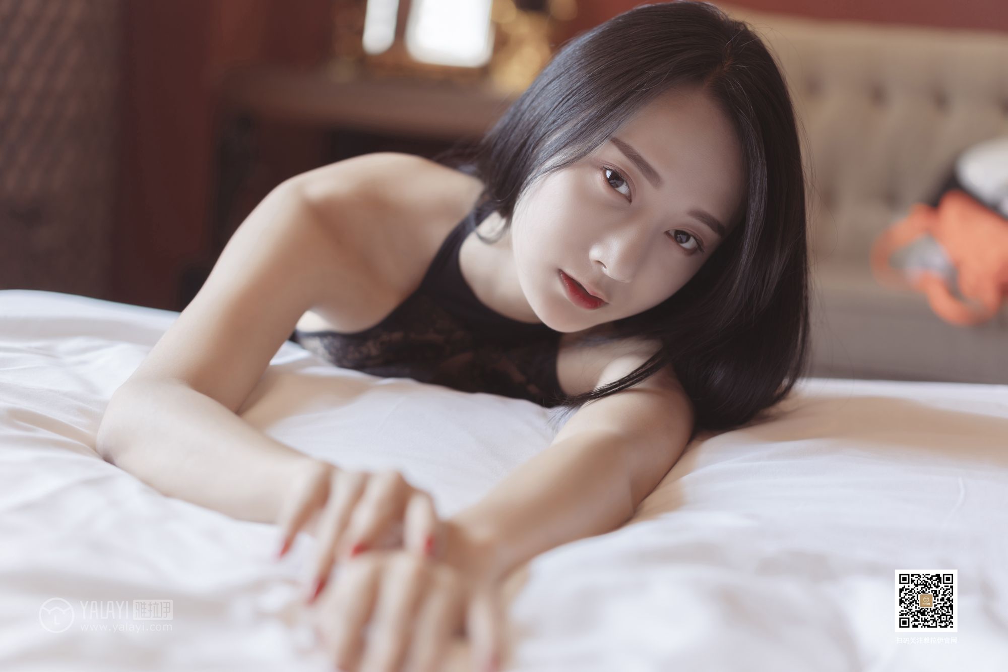 YALAYI雅拉伊美女模特何嘉颖情趣内衣眼含春水媚态风情写真