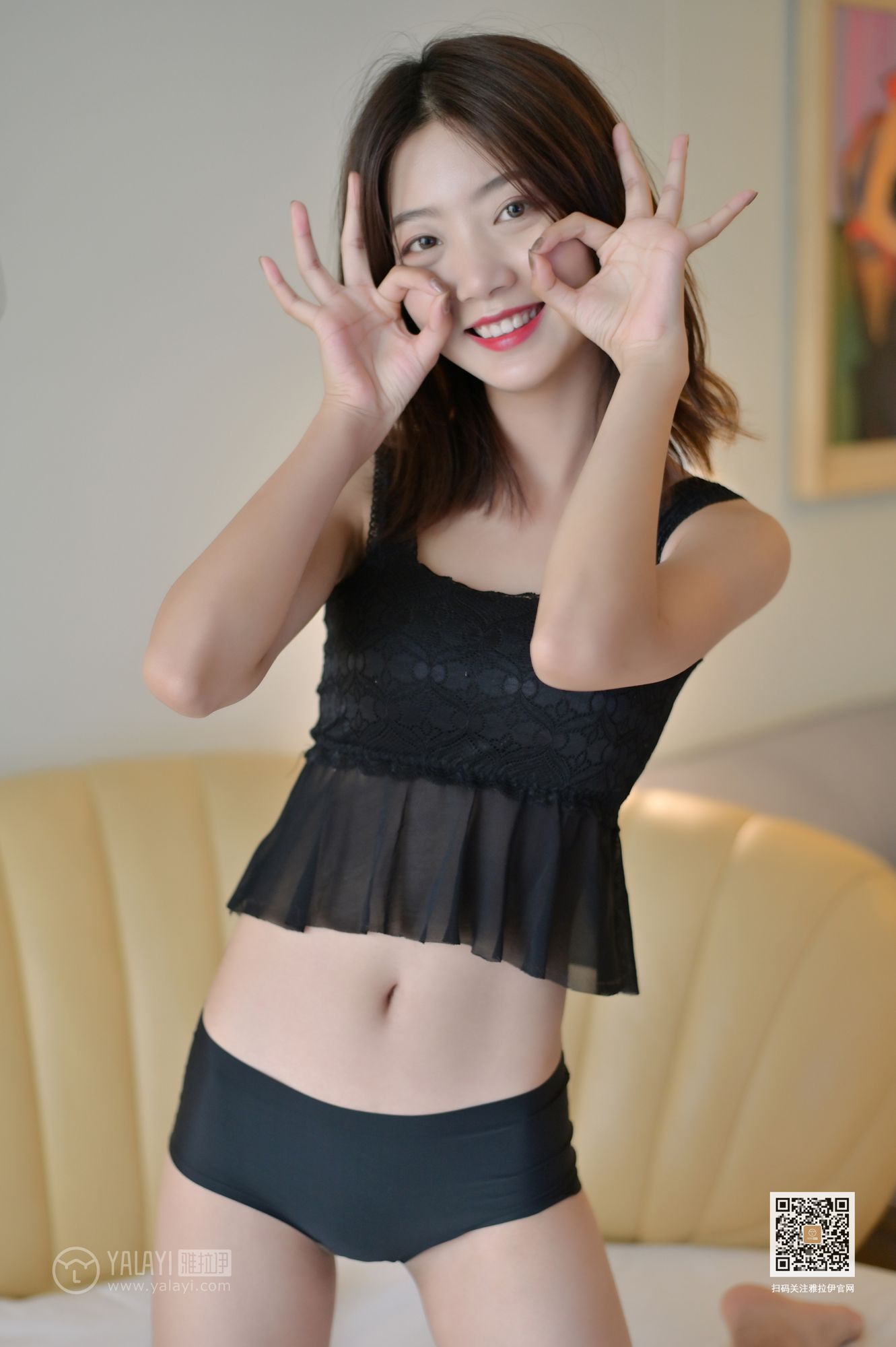 YALAYI雅拉伊美女模特纹纹W笑颜如花黑丝吊带修长美腿美图
